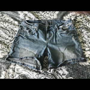 dELiA*s Morgan stretch denim shorts *LIKE NEW*